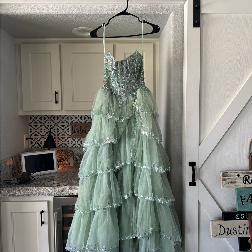 Stunning Green Prom Dress with Elegant Design